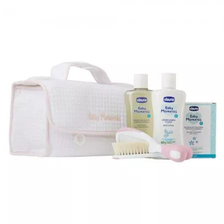 Chicco Baby Moments zestaw dla dzieci: płyn do mycia 200ml + balsam do ciała 200ml + woda perfumowana 100ml + szczotka i grzebień + kosmetyczka (U)